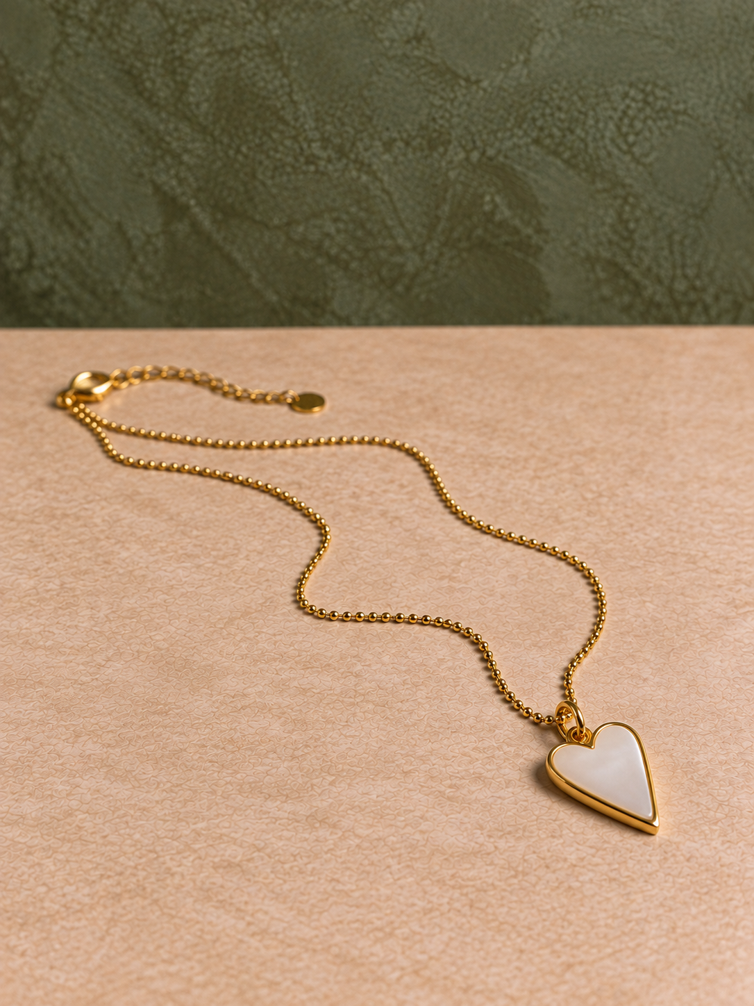 Corazón de Dios Necklace